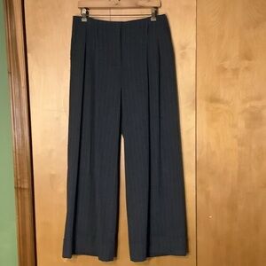 Chico’s Black Label wide leg gray pinstriped trousers, size 6 (Chico’s size 0.5)